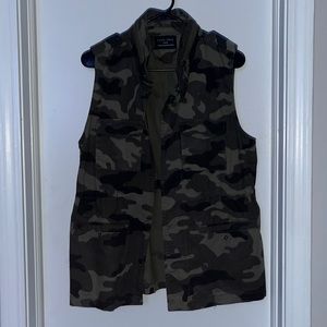 Camo vest size large